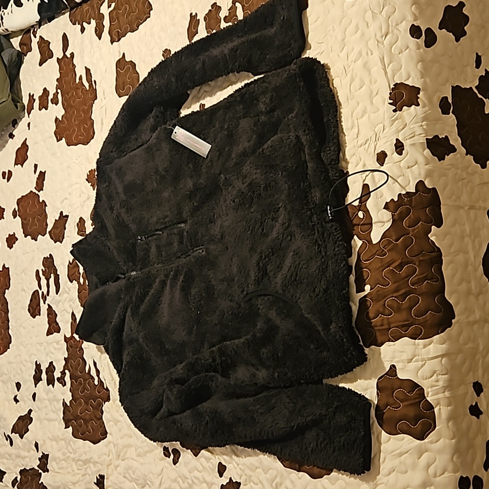 Black Teddy Pullover